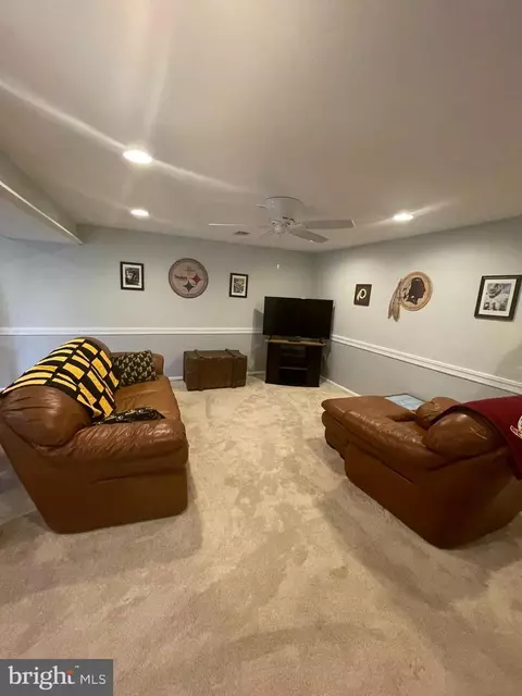 Living - 9218 Setter Pl, Springfield, VA 22153 photo 4 of 4