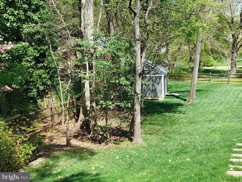 Exterior - 9218 Setter Pl, Springfield, VA 22153 photo 6 of 11