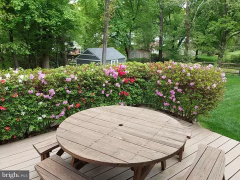Exterior - 9218 Setter Pl, Springfield, VA 22153 photo 2 of 11
