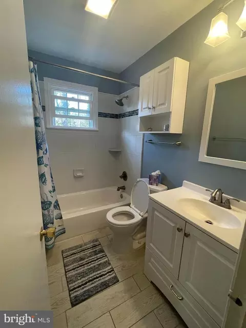 Bath - 9218 Setter Pl, Springfield, VA 22153 photo 3 of 4