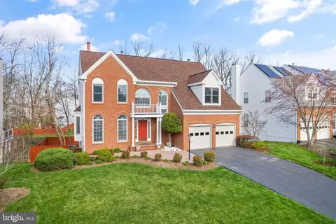 Exterior - 2414 Mill Heights Dr, Herndon, VA 20171 photo 2 of 6