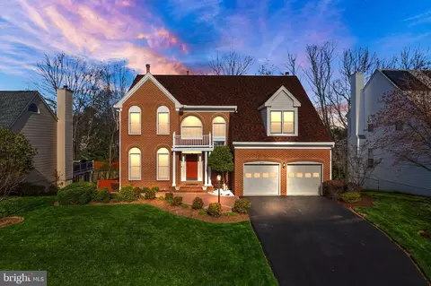 2414 Mill Heights Dr, Herndon, VA 20171