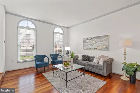 Living - 2414 Mill Heights Dr, Herndon, VA 20171 photo 1 of 4