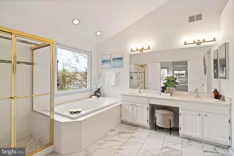 Bath - 2414 Mill Heights Dr, Herndon, VA 20171 photo 3 of 4