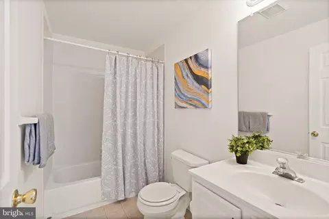 Bath - 2414 Mill Heights Dr, Herndon, VA 20171 photo 4 of 4