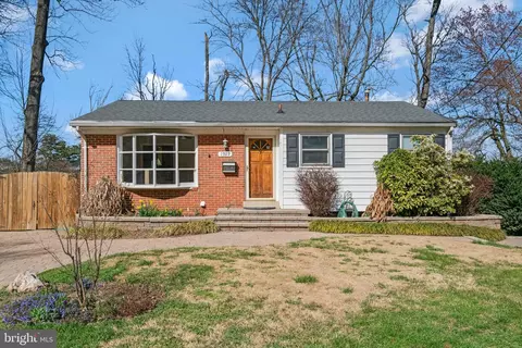 1929 Fisher Ct, Falls Church, VA 22043