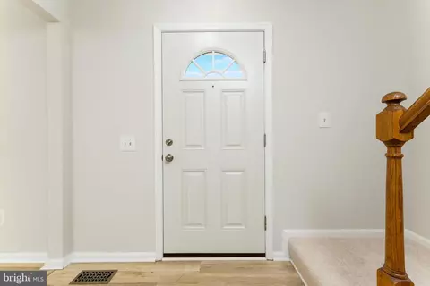 Entry Way - 14846 Basingstoke Loop, Centreville, VA 20120 photo 1 of 3