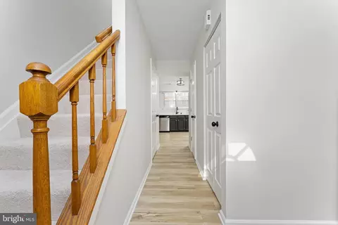 Entry Way - 14846 Basingstoke Loop, Centreville, VA 20120 photo 2 of 3