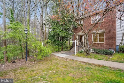 3036 Winter Pine Ct, Fairfax, VA 22031