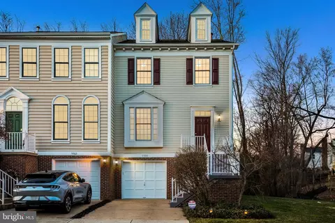 9900 Michael Schar Ct, Vienna, VA 22181
