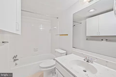 Bath - 7621 Provincial Dr #209, Mclean, VA 22102 photo 3 of 3
