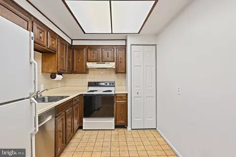 Kitchen - 7621 Provincial Dr #209, Mclean, VA 22102 photo 3 of 3