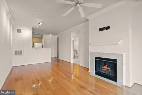 9480 Virginia Center Blvd #304, Vienna, VA 22181
