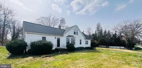 9015 Old Courthouse Rd, Vienna, VA 22182