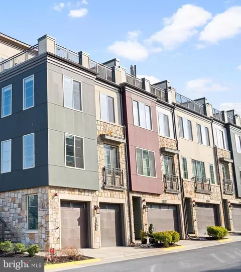 2861 Lowen Valley Rd, Alexandria, VA 22303
