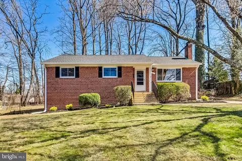 5811 Atteentee Rd, Springfield, VA 22150