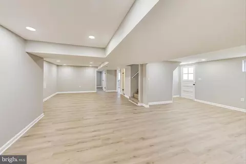 Living - 5811 Atteentee Rd, Springfield, VA 22150 photo 6 of 6