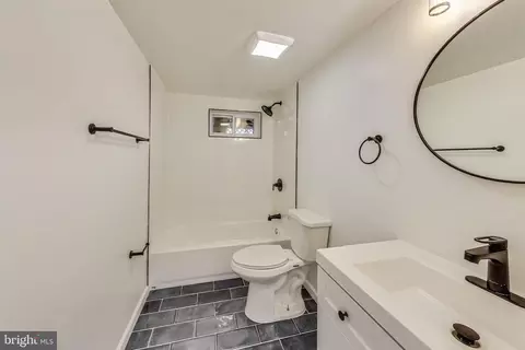 Bath - 5811 Atteentee Rd, Springfield, VA 22150 photo 4 of 4