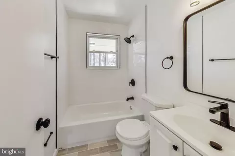 Bath - 5811 Atteentee Rd, Springfield, VA 22150 photo 3 of 4