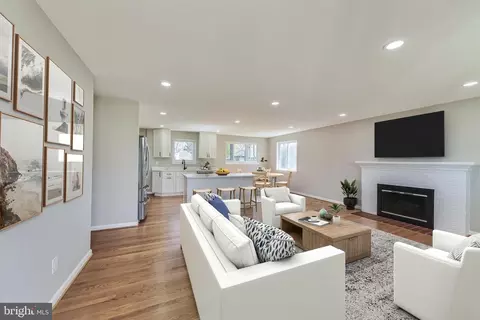 Living - 5811 Atteentee Rd, Springfield, VA 22150 photo 1 of 6