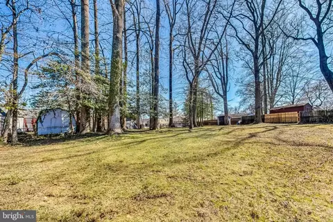 Exterior - 5811 Atteentee Rd, Springfield, VA 22150 photo 13 of 14
