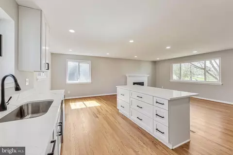 Kitchen - 5811 Atteentee Rd, Springfield, VA 22150 photo 4 of 4