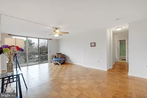 3245 Rio Dr #403, Falls Church, VA 22041