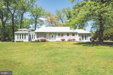 9224 Forest Haven Dr, Alexandria, VA 22309