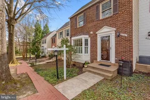 8227 Goldstream Ct, Vienna, VA 22182