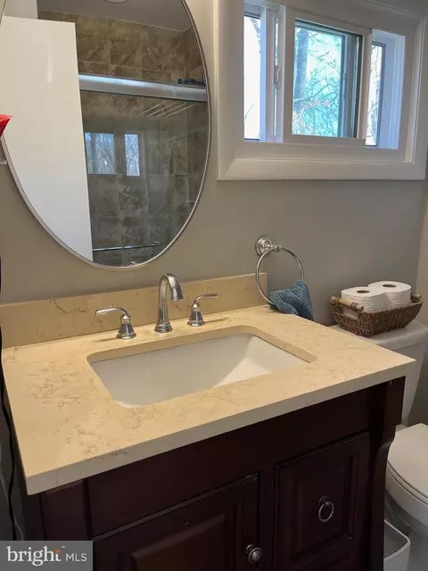 Bath - 7710 Martel Pl, Springfield, VA 22152 photo 2 of 9