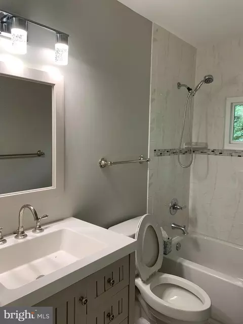Bath - 7710 Martel Pl, Springfield, VA 22152 photo 3 of 9