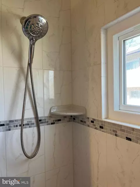 Bath - 7710 Martel Pl, Springfield, VA 22152 photo 7 of 9
