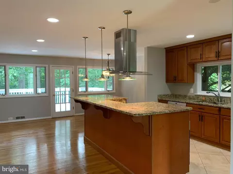 7710 Martel Pl, Springfield, VA 22152