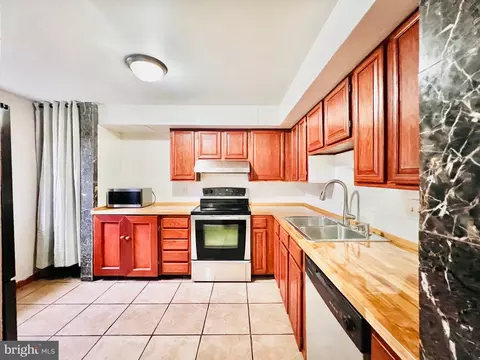 Kitchen - 8174 Dark Den Cir, Springfield, VA 22153 photo 2 of 3
