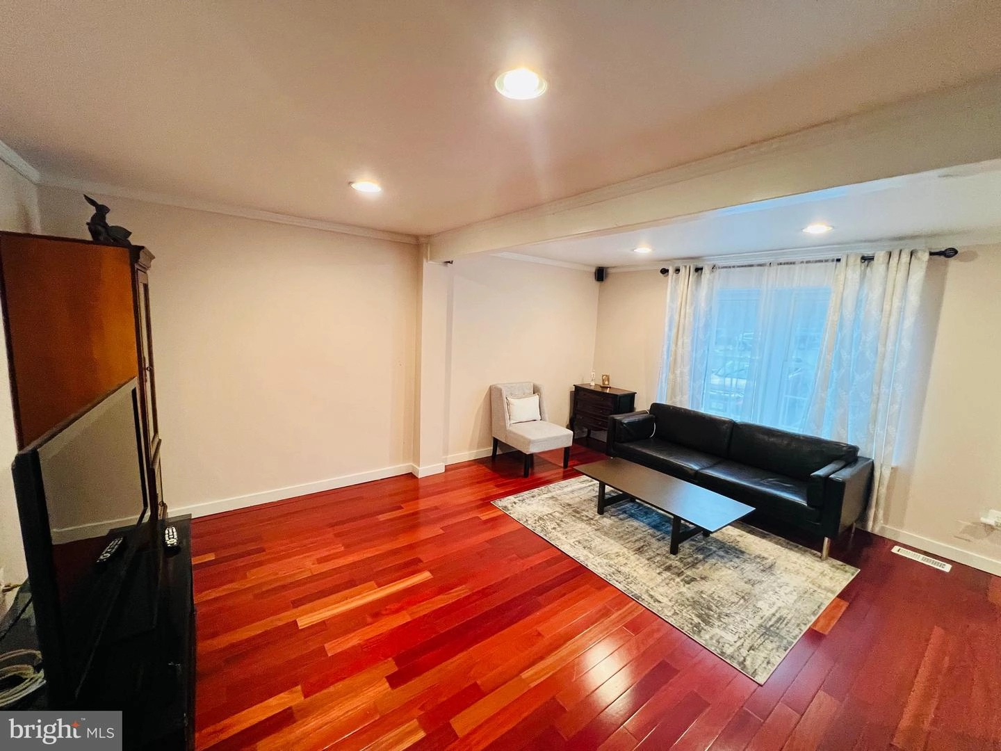 Living - 8174 Dark Den Cir, Springfield, VA 22153 photo 3 of 8