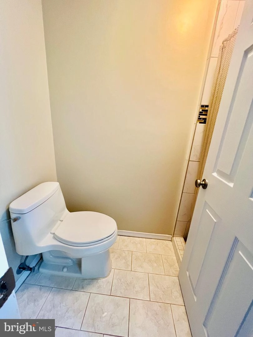 Bath - 8174 Dark Den Cir, Springfield, VA 22153 photo 3 of 5