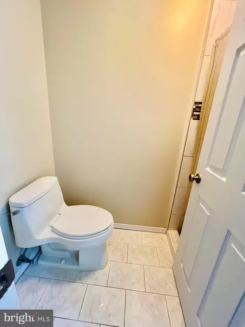 Bath - 8174 Dark Den Cir, Springfield, VA 22153 photo 3 of 5