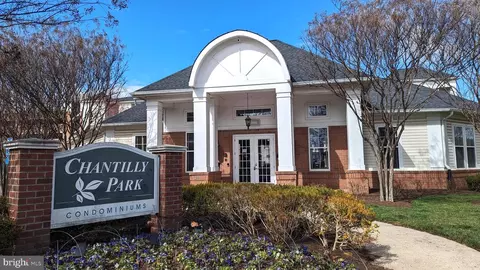 3810 Lightfoot St #309, Chantilly, VA 20151