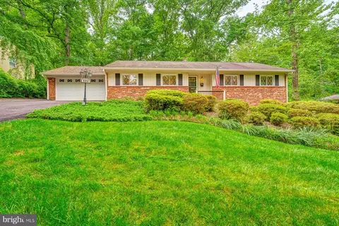 6314 Waterway Dr, Falls Church, VA 22044