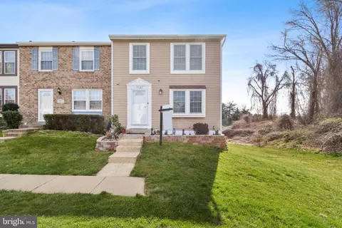 5587 Glasgow Woods Ct, Fairfax, VA 22032
