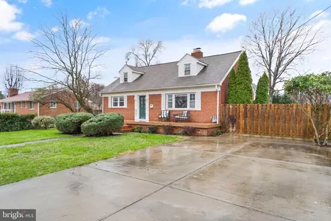 6800 Derrell Ct, Alexandria, VA 22307