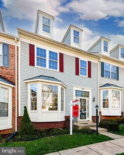 5705 Clapham Rd, Alexandria, VA 22315