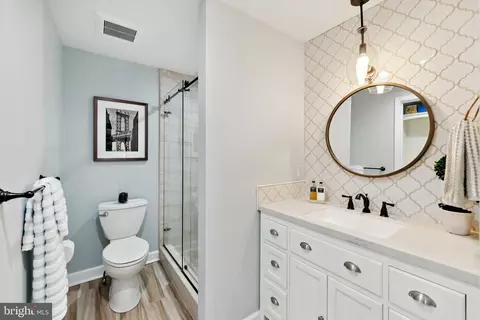 Bath - 7315 Glendower Ct, Springfield, VA 22153 photo 2 of 3