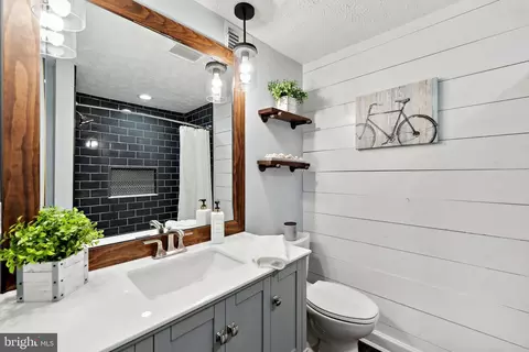 Bath - 7315 Glendower Ct, Springfield, VA 22153 photo 3 of 3