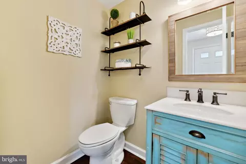 Bath - 7315 Glendower Ct, Springfield, VA 22153 photo 1 of 3
