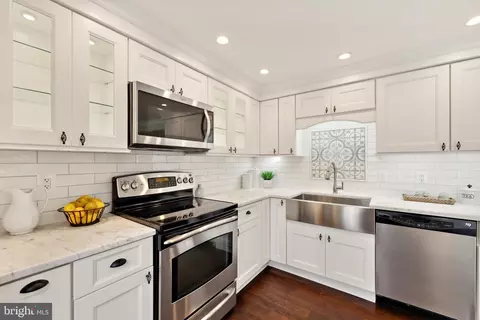 Kitchen - 7315 Glendower Ct, Springfield, VA 22153 photo 3 of 4