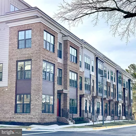 7393 Blade Dr, Falls Church, VA 22042