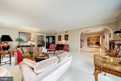Living - 6288 Dunaway Ct, Mclean, VA 22101 photo 4 of 9