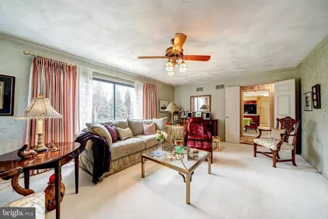 Living - 6288 Dunaway Ct, Mclean, VA 22101 photo 6 of 9