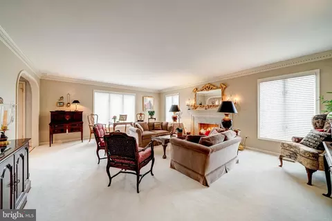 Living - 6288 Dunaway Ct, Mclean, VA 22101 photo 2 of 9